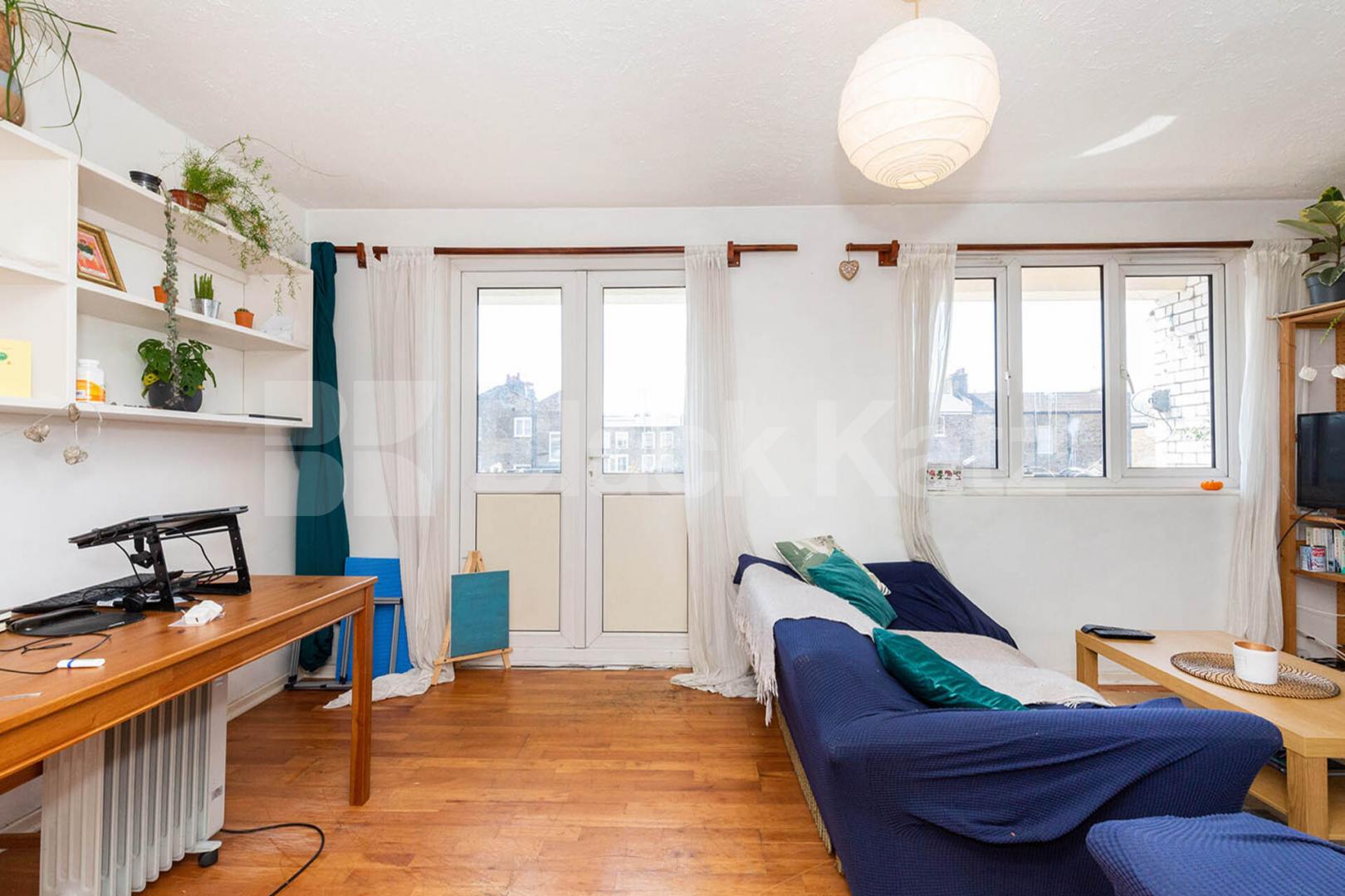 Arranged over 2 floors in the De Beauvoir area is this 2 bed plus study Mitchison Road, De Beauvoir Town